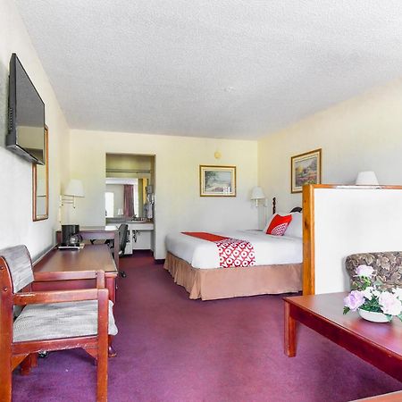 Oyo Hotel Tyler Lindale Bagian luar foto