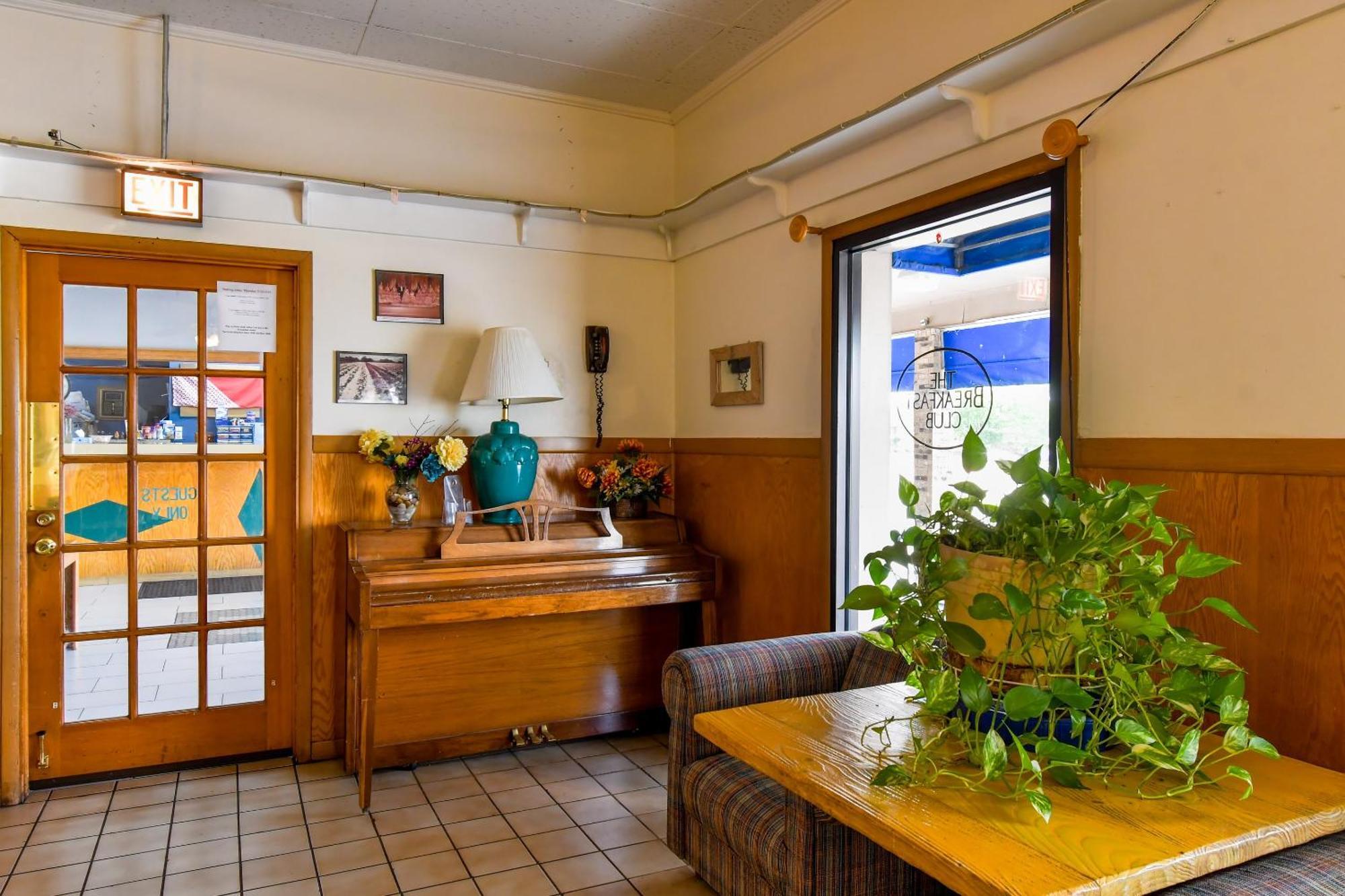 Oyo Hotel Tyler Lindale Bagian luar foto